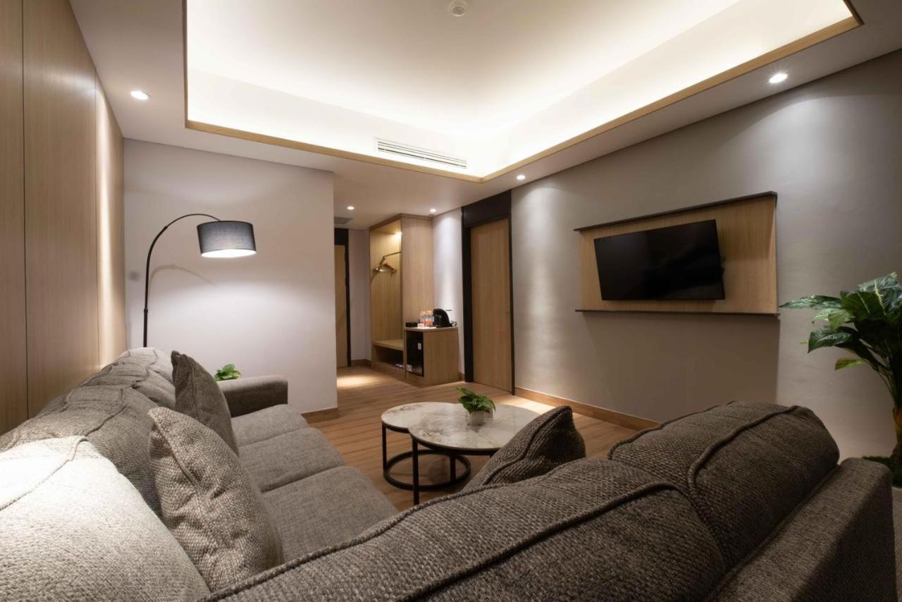 Familyroom,1742820325:JPEG
